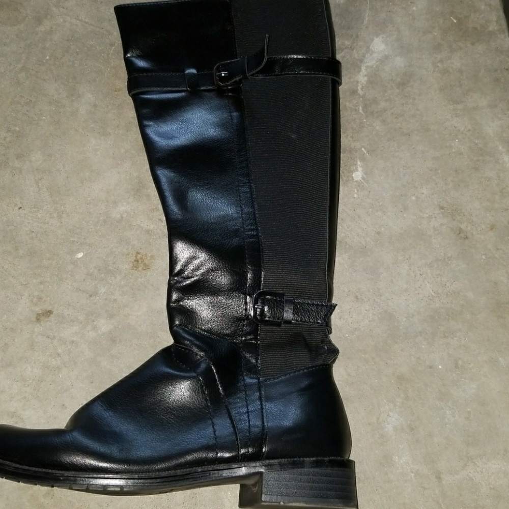 Boots - Picture 7 of 8